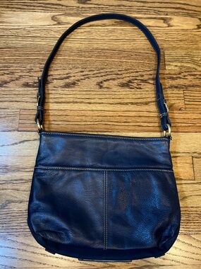 The Sak Dark Blue Leather Crossbody Bag Purse Travel Medium Minimalist Lagenlook